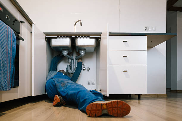 Professional Plumbing technician working in Hague, VA